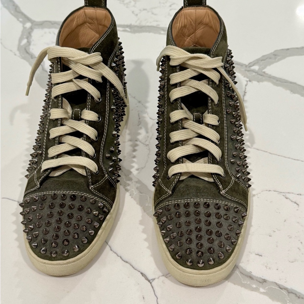 Christian Louboutin Gray suede & hint of deep green Sneakers studs & Cream Laces - Picture 3 of 10
